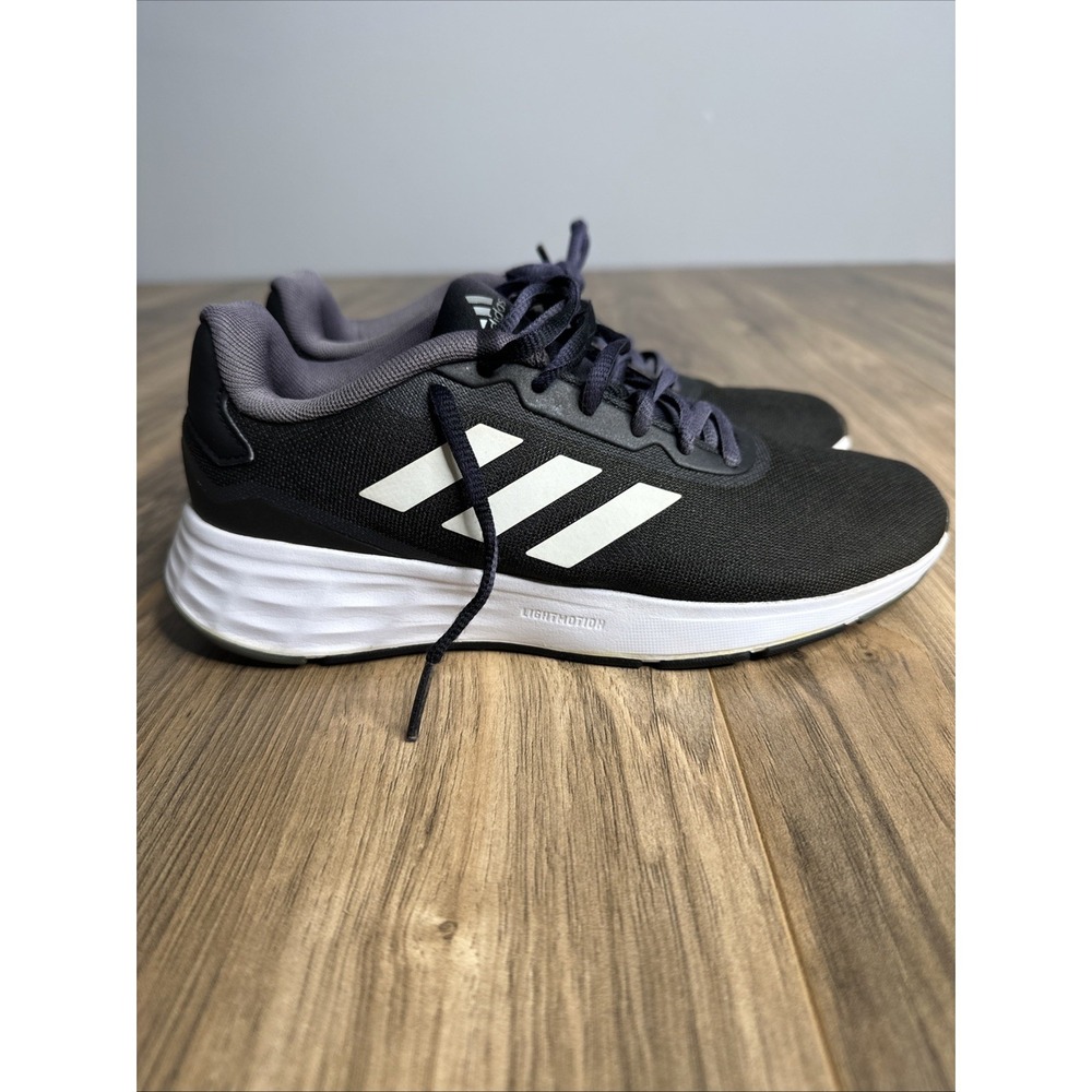 Adidas Women's 5.5 Light Motion Sneakers Black / White